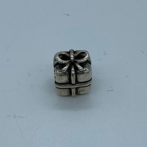 🌟PANDORA GIFT BOX CHARM